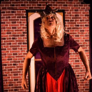 guard-save-the-queen_bourrine-e1540834478191